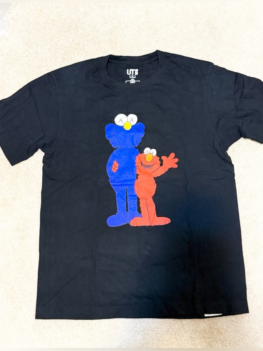 UNIQLO UT x KAWS Sesame Street Graphic T-Shirt S